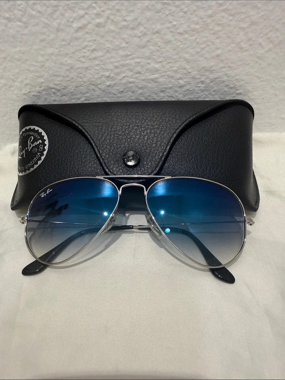 Ray-Ban Aviator Gradient Sunglasses Blue Lenses and Silver Frame